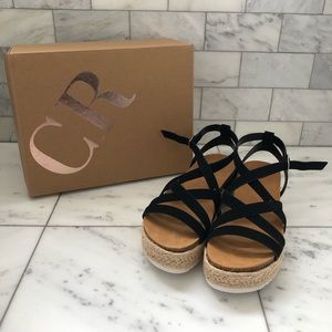 NIB Black Strappy Espadrille Platform Sandals